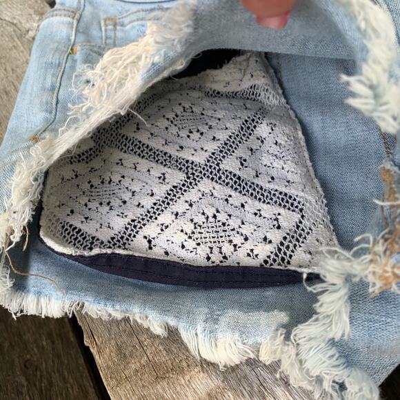AEO Hi-Rise Shortie distressed crochet pocket Jean Shorts Size 4 - Picture 2 of 5